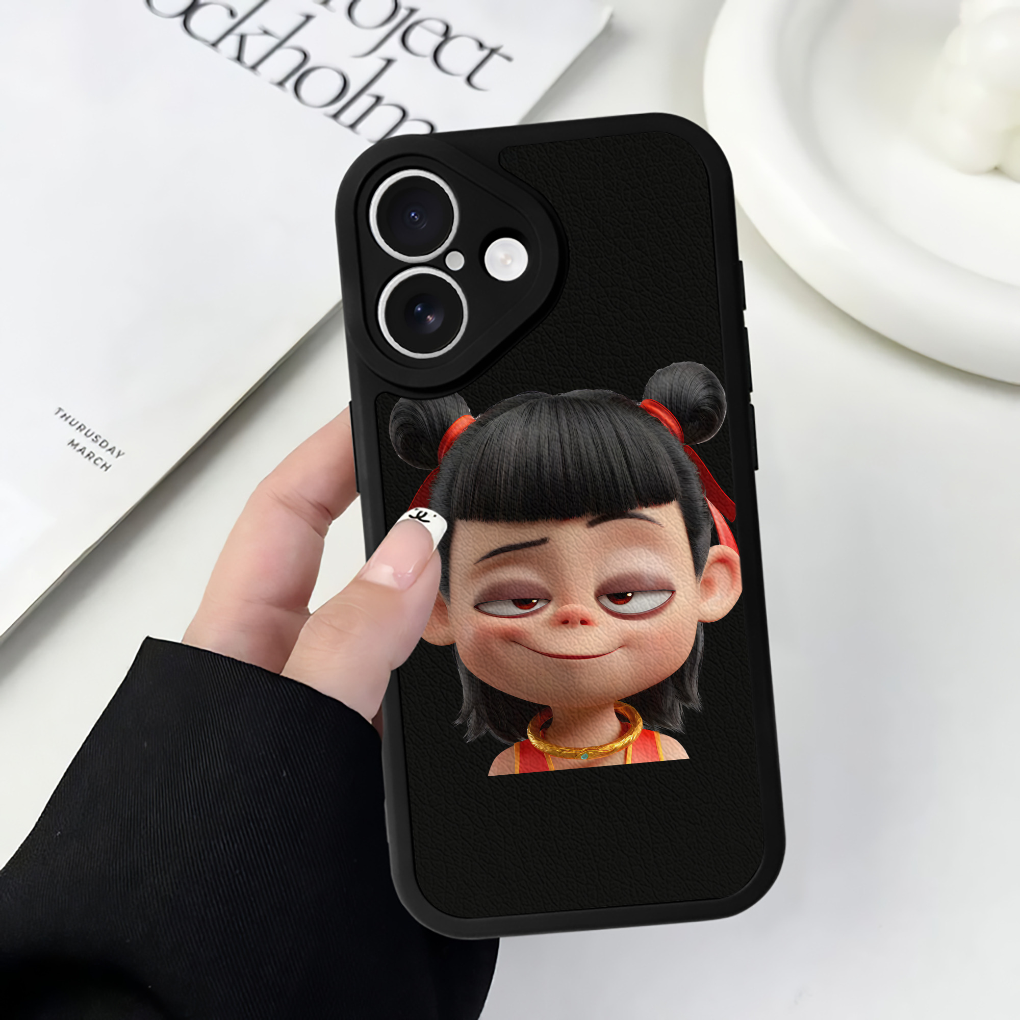 （画像用） Ne Zha 2 ナタ 魔童の大暴れ 【iPhone 16シリーズ対応】シリコンスマホケース（レザー調） 材質：シリコン
